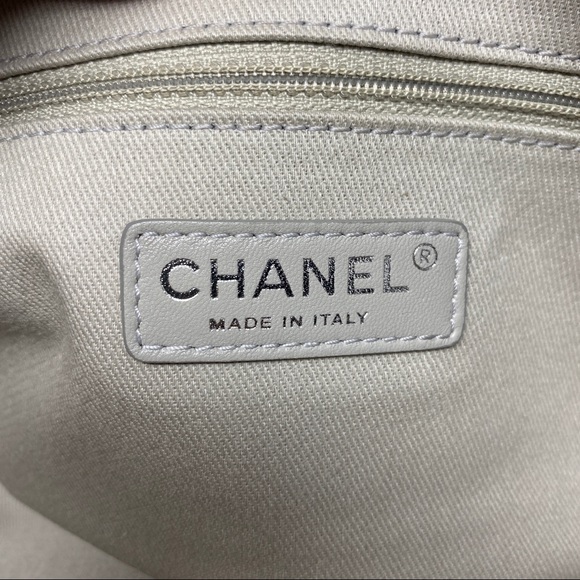 Chanel Easy Flap Medium Shoulder Bag - Picture 14 of 16